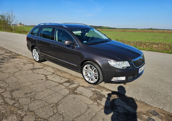 Skoda Superb cena 27900 przebieg: 301871, rok produkcji 2010 z Starogard Gdański małe 466